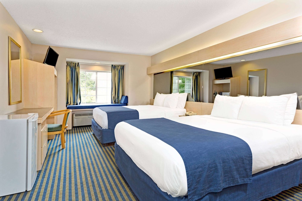 Room, 2 Queen Beds, Accessible, Non Smoking - Photo 1