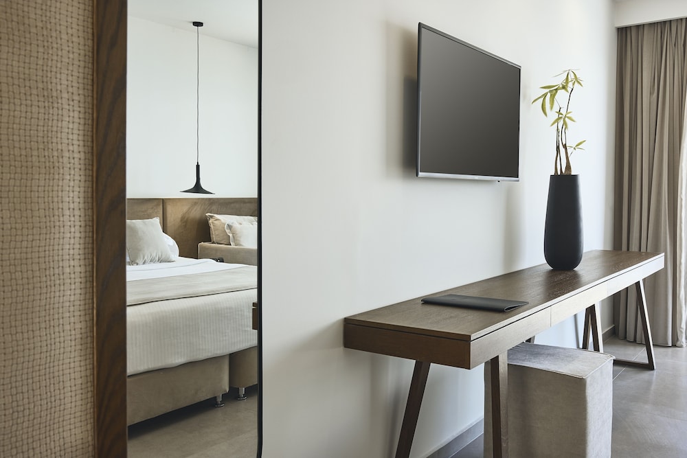 Standard Room, Partial Sea View - Photo 4