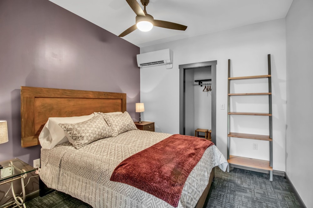The Purple Suite photo 3