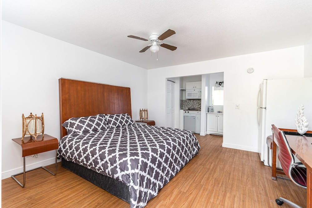 Economy Studio, 1 King Bed photo 1