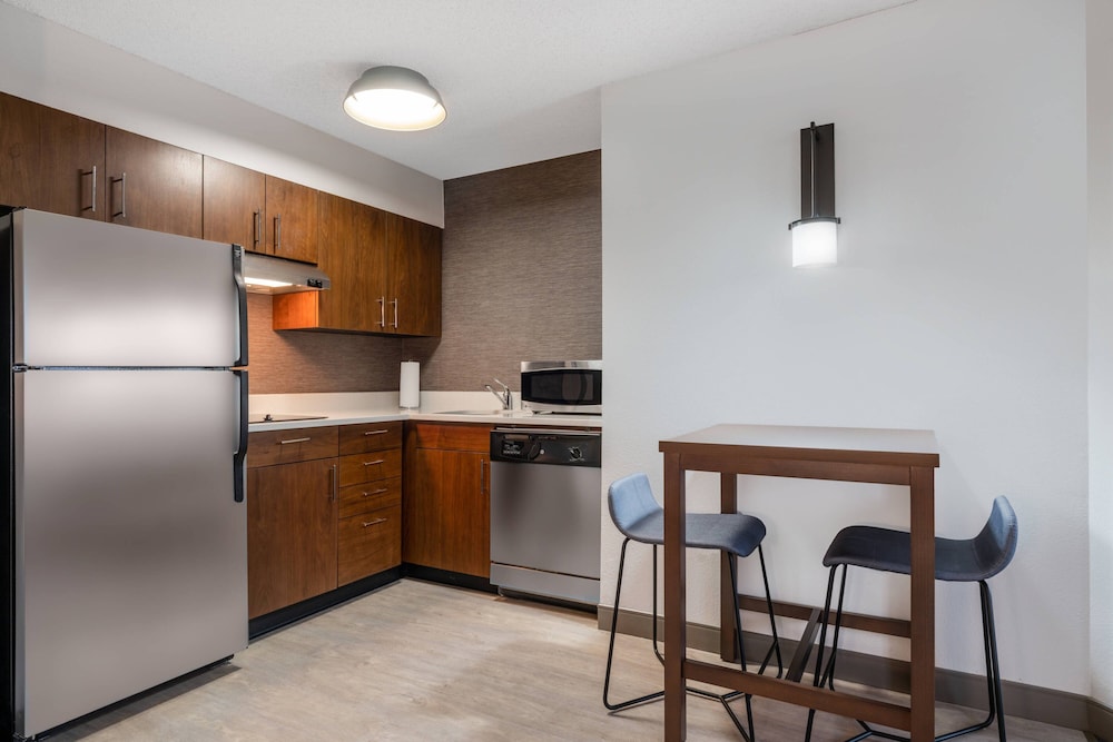 Suite, 1 Bedroom - Photo 2