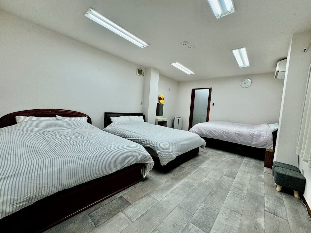 Business Triple Room, City View photo 2