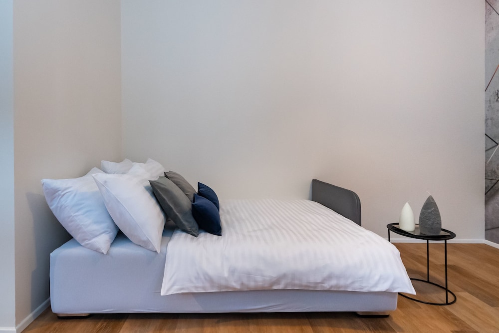 Design Apartment, 1 Queen Bed with Sofa bed