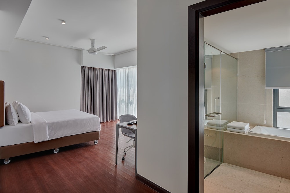 Superior Double Room, 1 King Bed, Private Bathroom, Mountain View photo 3