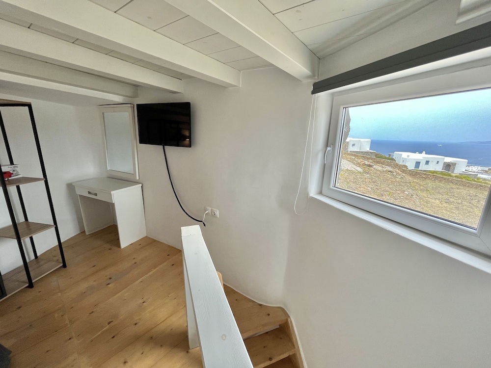 Deluxe Studio