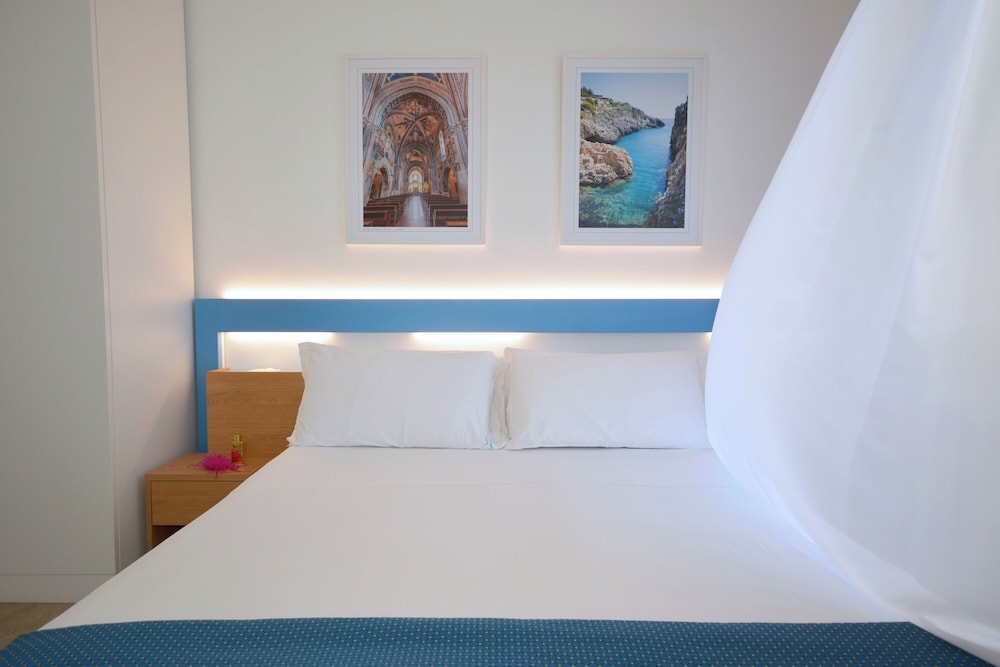 Double Room, Balcony, Partial Sea View photo 2