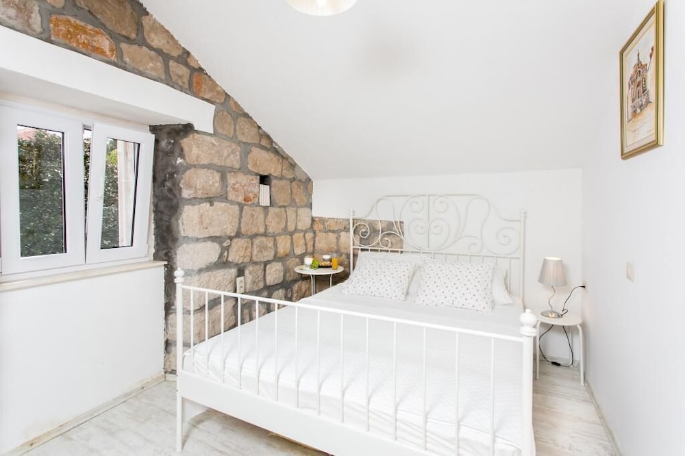 Apartment (One-Bedroom Apartment with Terrace)