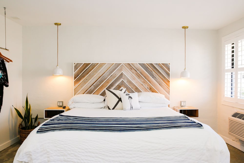 Standard Room, 1 King Bed, Non Smoking photo 1