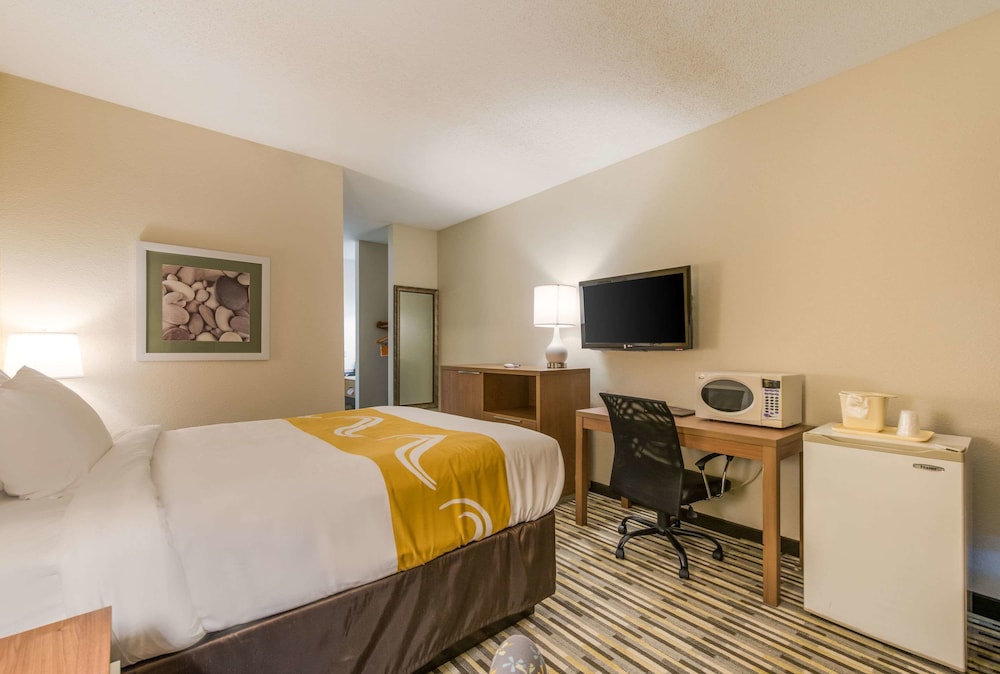 Standard Room, 1 Queen Bed, Non Smoking - Photo 2