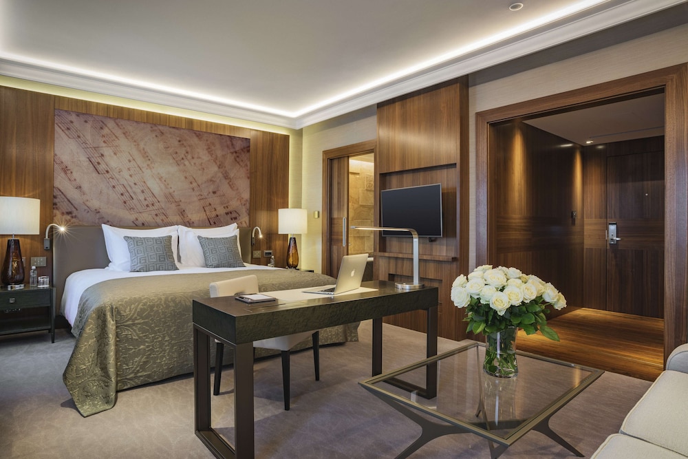 Deluxe Room, Courtyard View - Photo 3