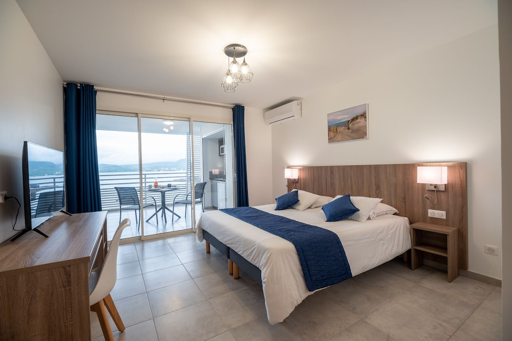 Standard Studio, 1 Queen Bed, Sea View - Photo 1