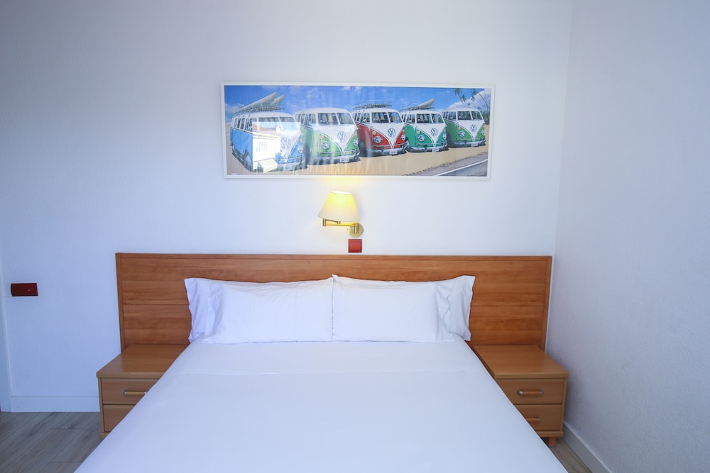 Double or Twin Room, Partial Sea View