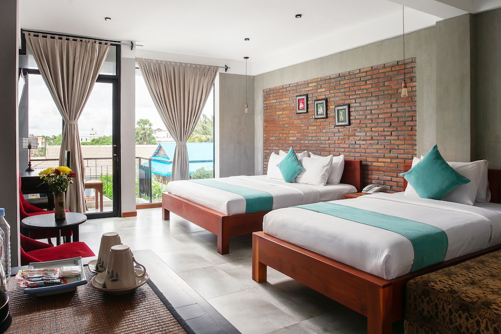 Family Room, 1 Bedroom, Balcony, Pool View photo 2
