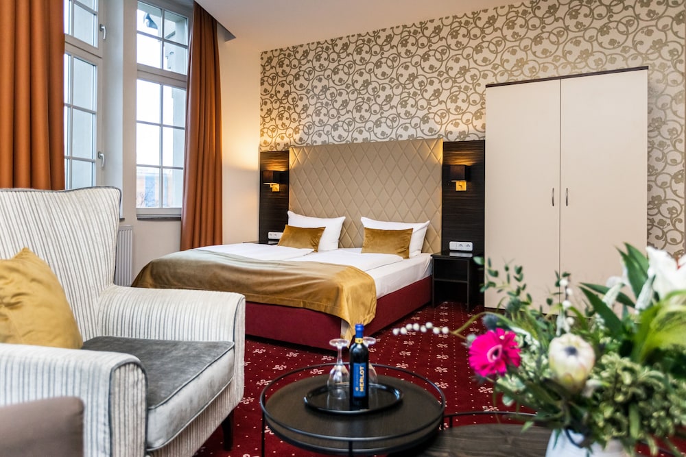 Standard Double or Twin Room - Photo 13