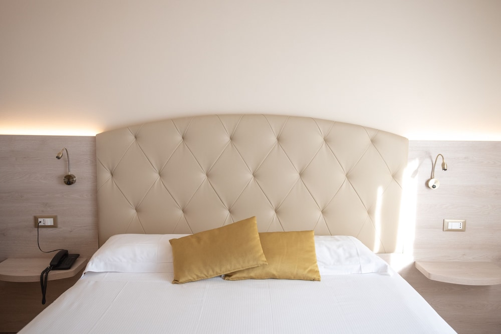 Superior Double or Twin Room - Photo 3