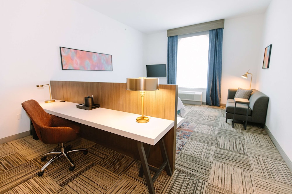 Queen Room with Two Queen Beds - Hearing Access