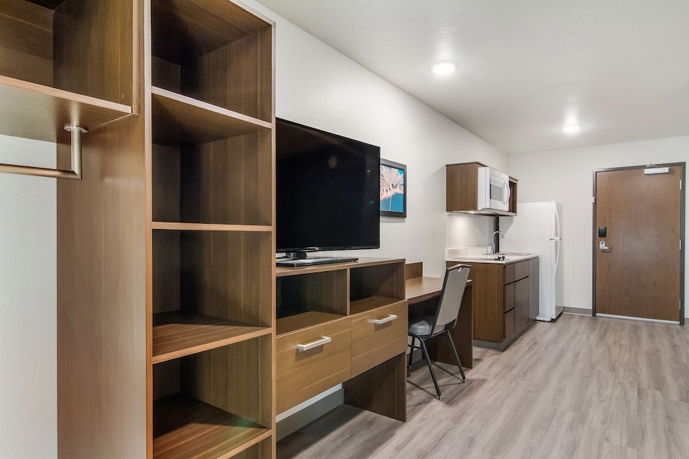 Queen Suite with Sofa - Photo 10