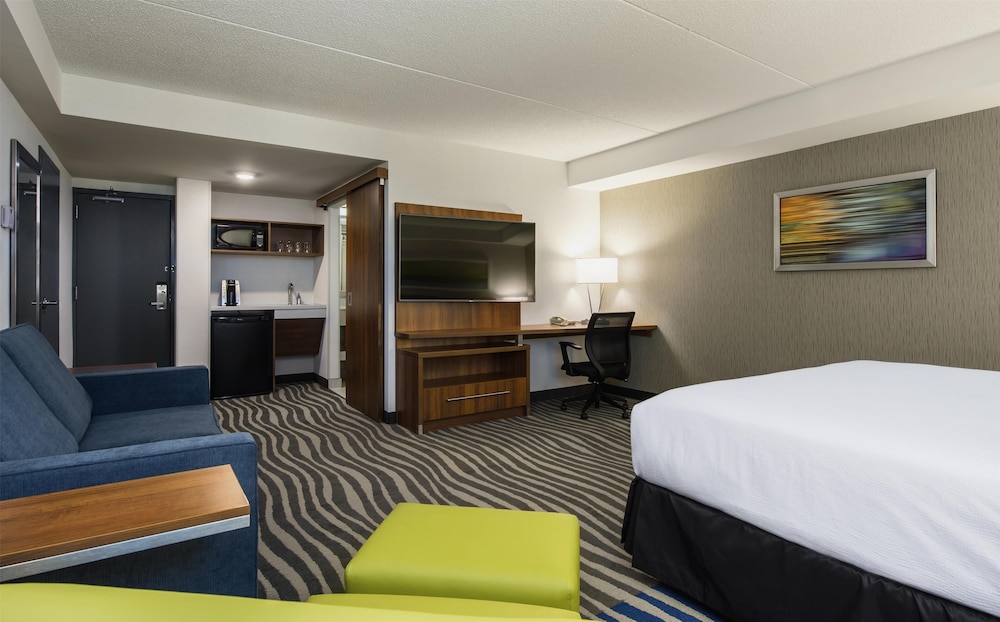 Standard Room, 1 King Bed, Non Smoking, Corner (with Sofabed)