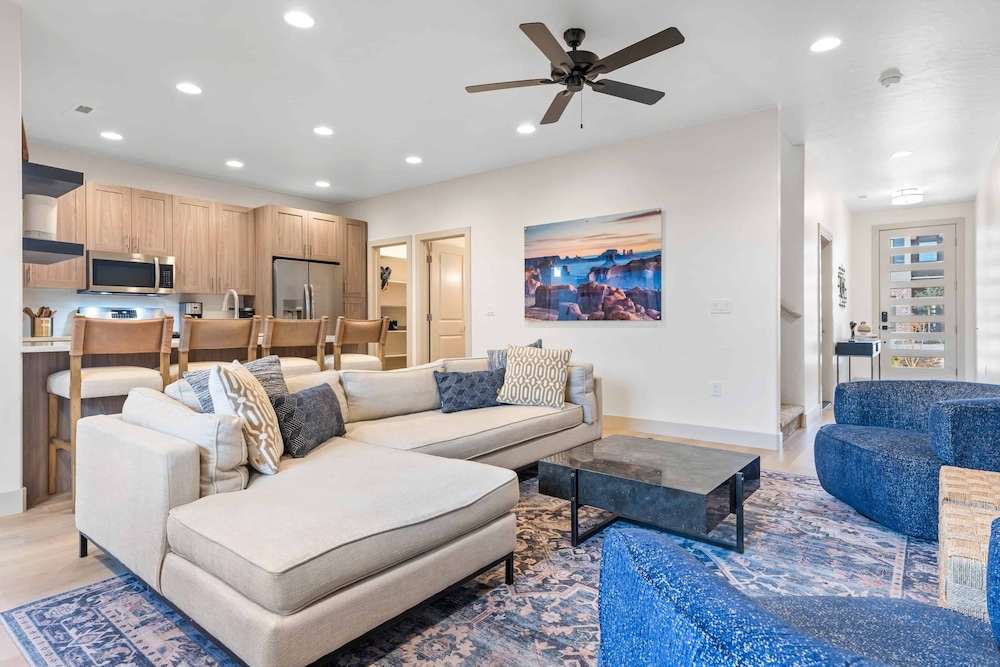 Townhome, 3 Bedrooms photo 1