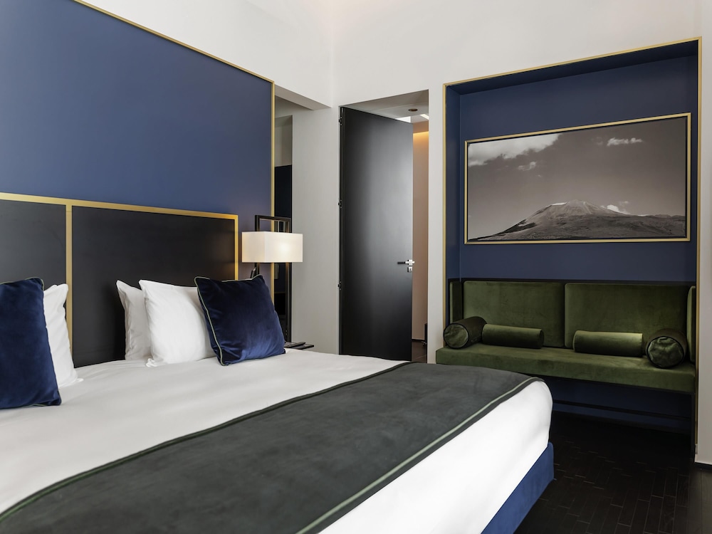 Suite, 1 King Bed, Terrace