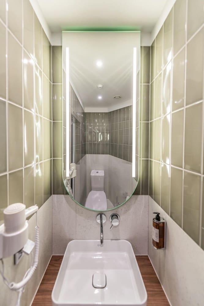 Standard Double Room - Photo 12
