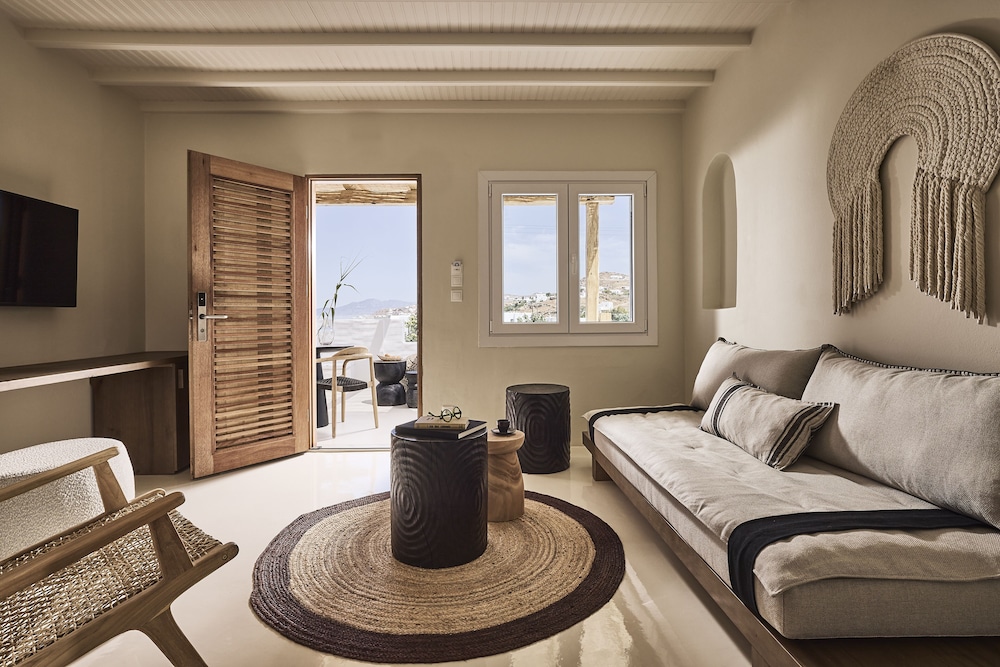 Signature Suite, Jetted Tub, Sea View