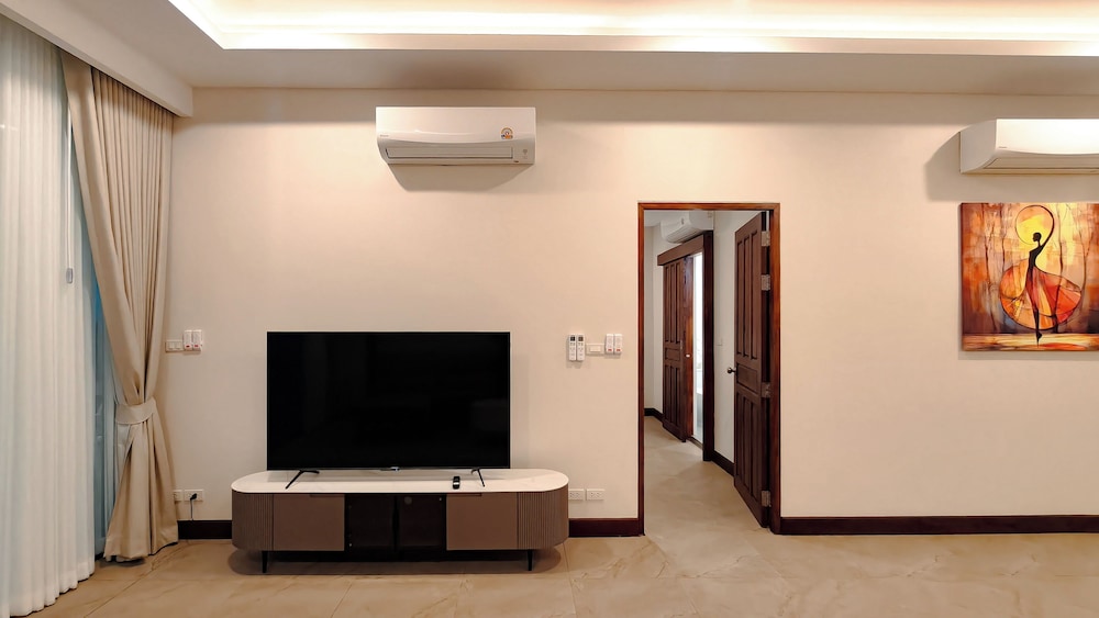 3 Bedroom Penthouse - Photo 10