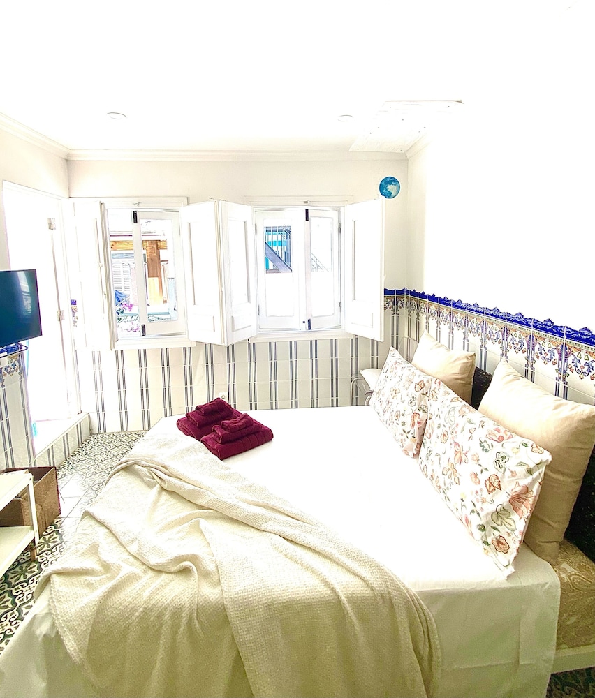 Design House, 1 Queen Bed with Sofa bed, Ensuite, Sea View photo 3