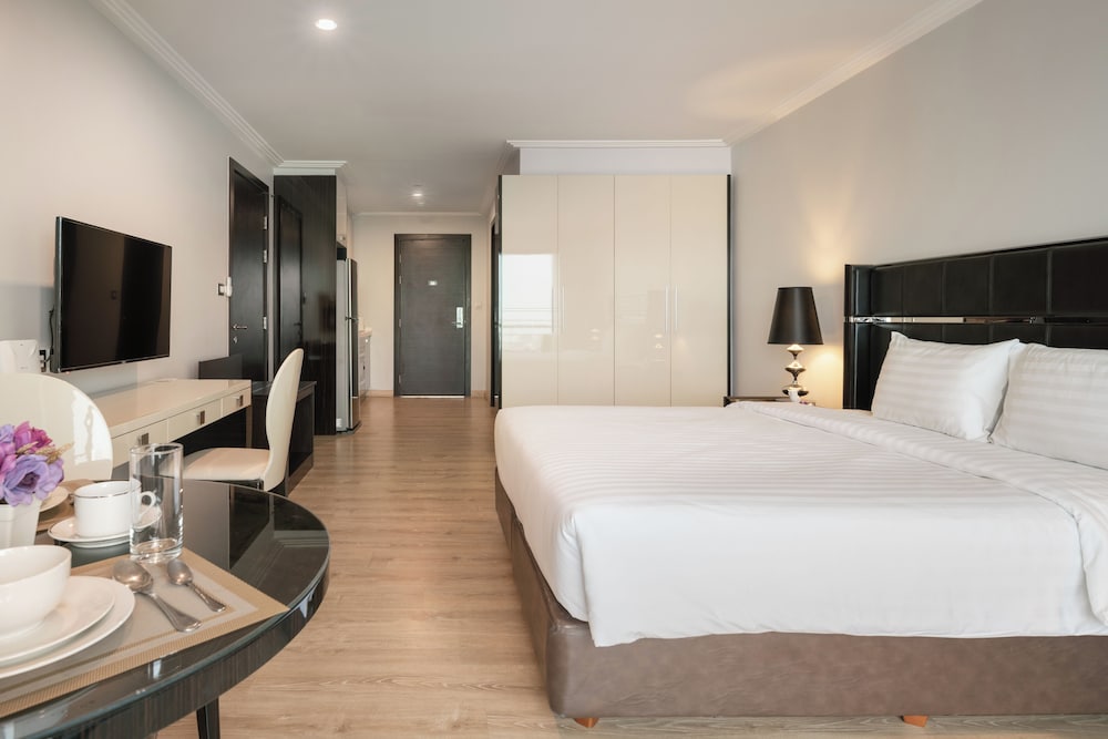 Deluxe King Room photo 2