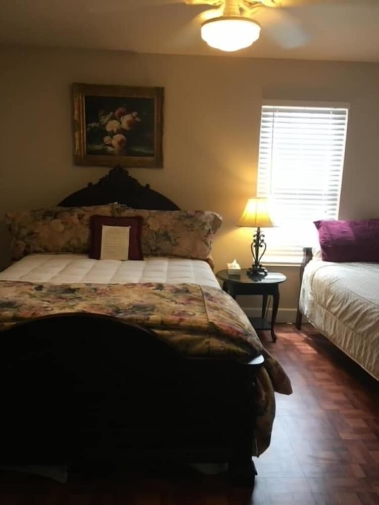 Standard Triple Room, Ensuite (Mount Livermore (shared b) photo 3