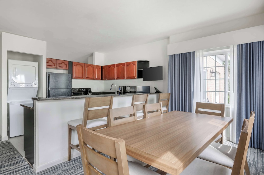 2 Bedroom 2 Kg Suite W/balcony Full Kitchen - Photo 3
