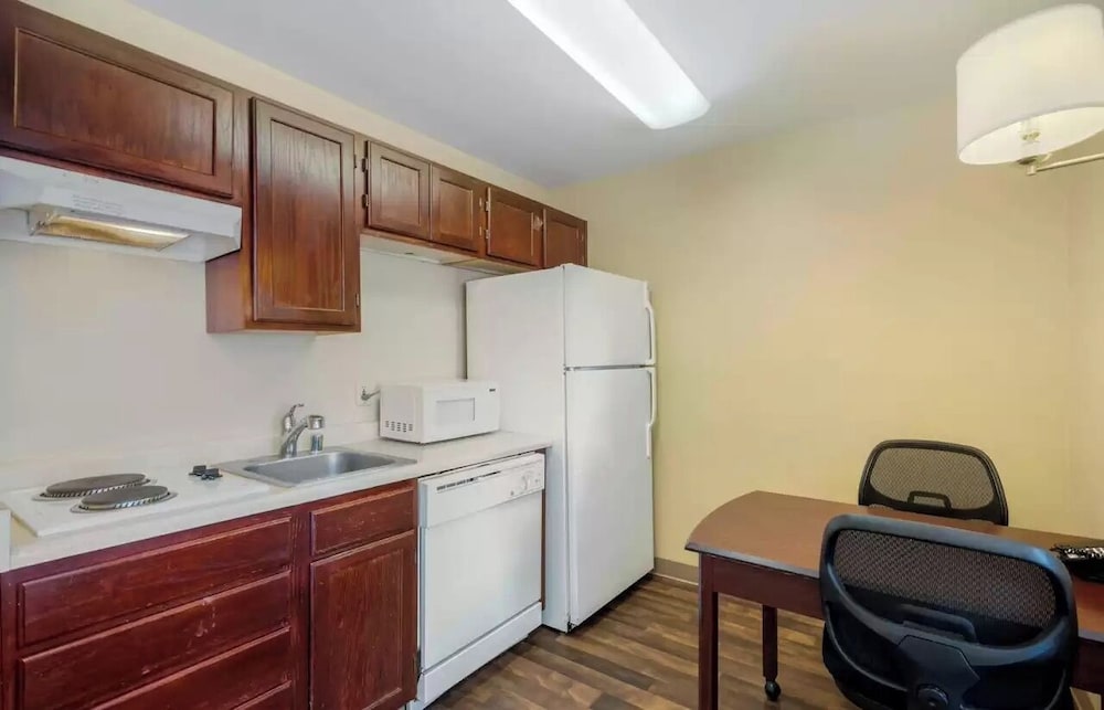 Suite, 1 Queen Bed, Non Smoking - Photo 4