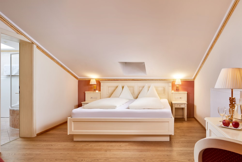Superior Double Room, Balcony, Lake View - Photo 3