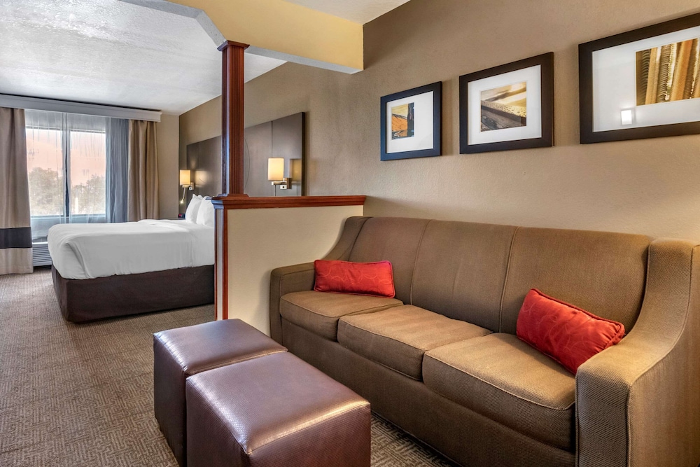 Suite - Photo 3