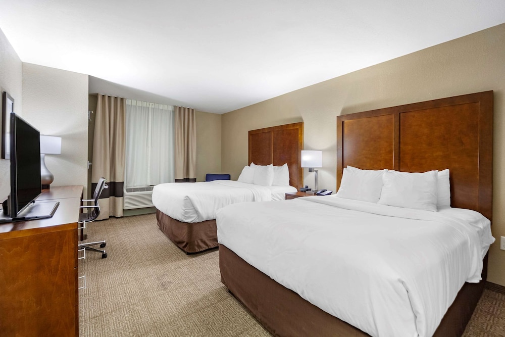 Standard Room, 2 Queen Beds, Non Smoking (Pet Friendly) photo 1
