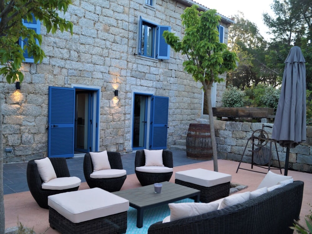Family Cottage, Ensuite, Pool View (Le Moulin de Figari)