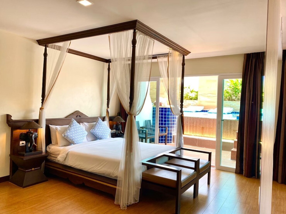 Heritage Luxury Suite Pool Access