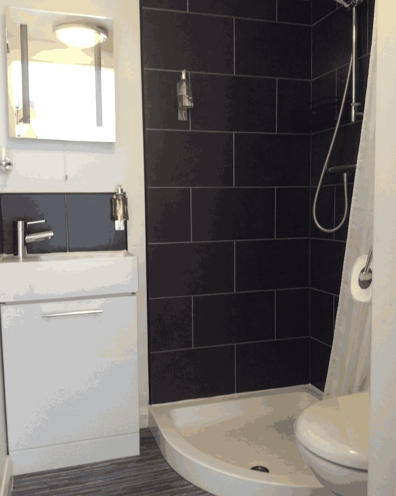 Double Room, Ensuite (Small) photo 3