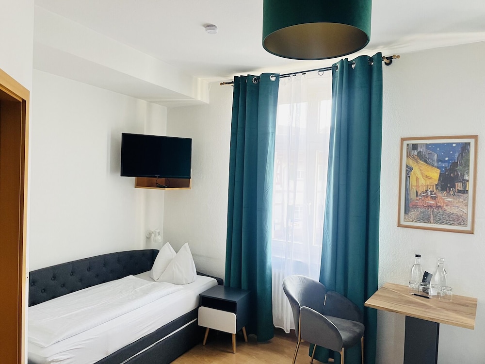 Comfort Quadruple Room, Private Bathroom, City View (4-Bett Komfort Zimmer) photo 2