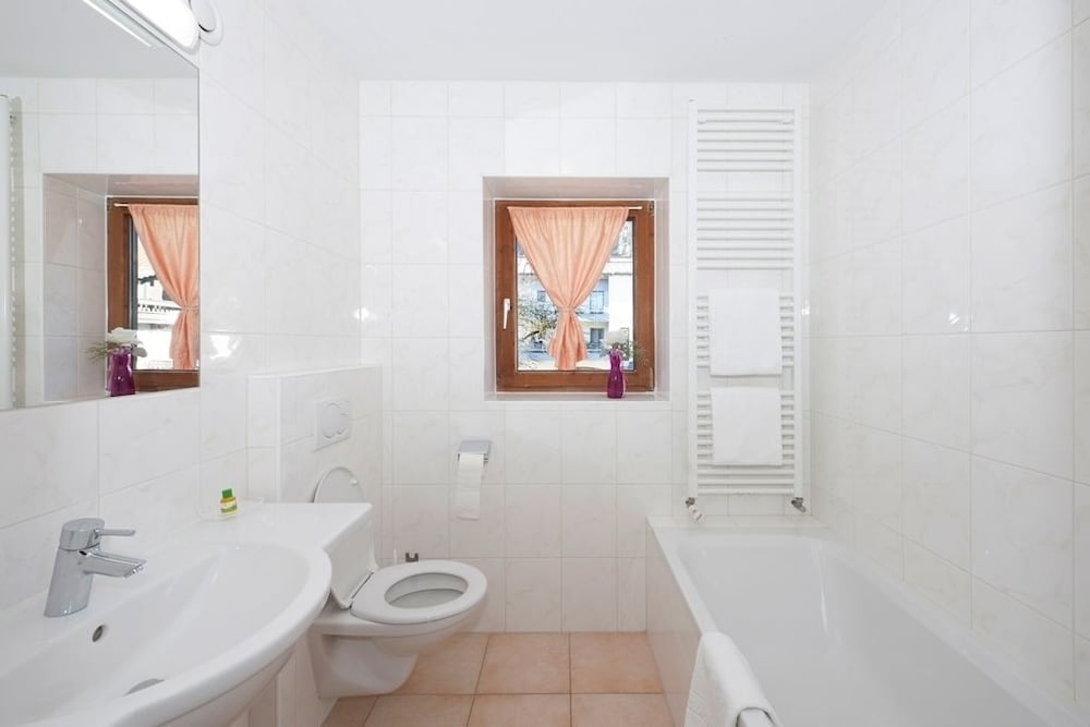 Family Triple Room, 1 Bedroom, Balcony, Garden Area photo 3