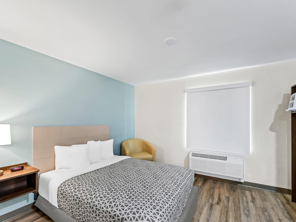 Suite, 1 Queen Bed, Accessible, Non Smoking photo 1