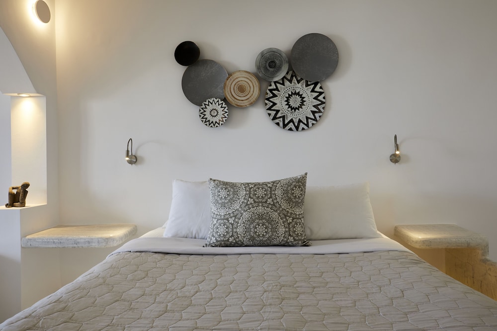 Elegant Suite Caldera View - Photo 18