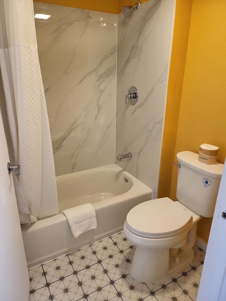 Executive Studio Suite, 1 King Bed with Sofa bed, Non Smoking - Photo 4