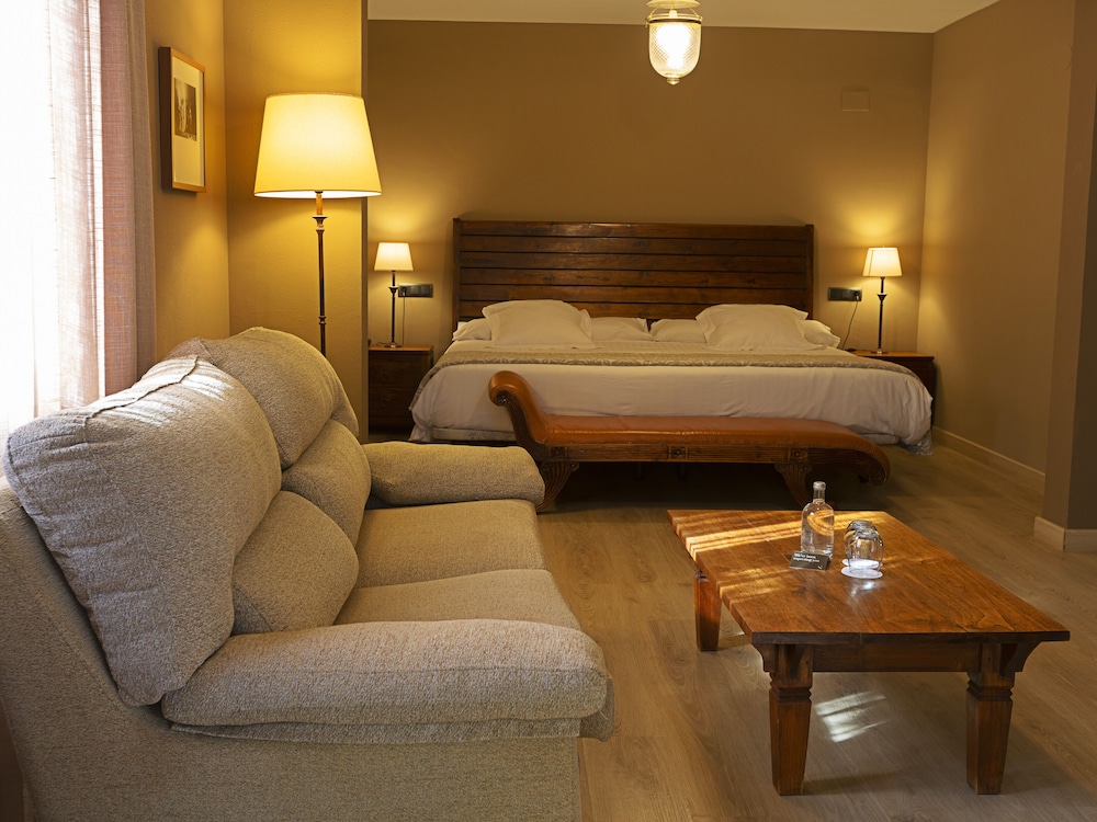 Junior Suite, 1 Bedroom, Terrace, Garden View - Photo 2