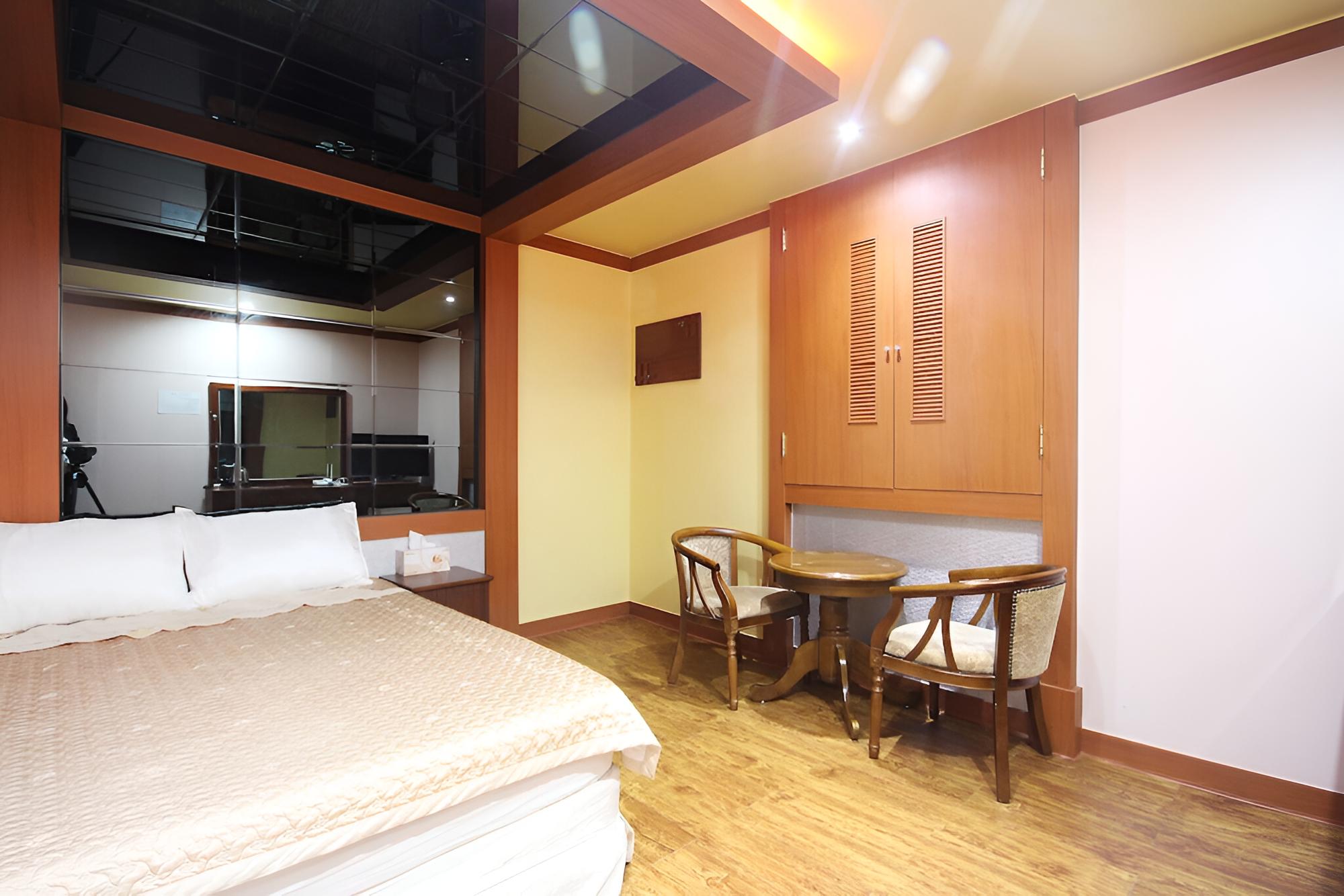 Room (Standard Room) - Photo 20