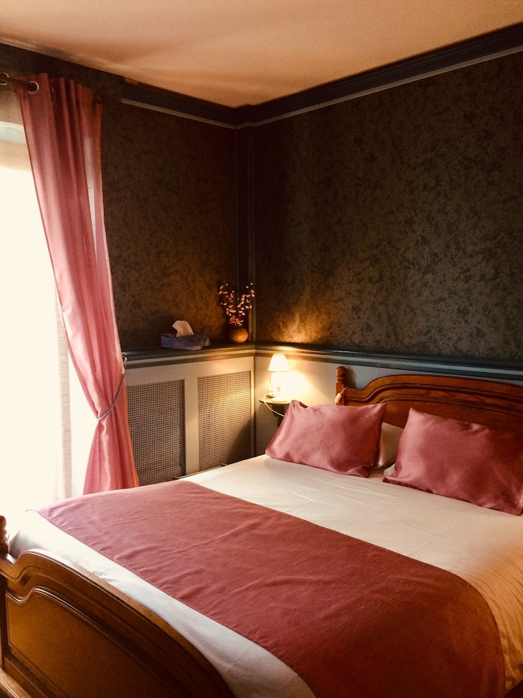 Classic Double Room, Ensuite, Garden View (Toulouse Lautrec)
