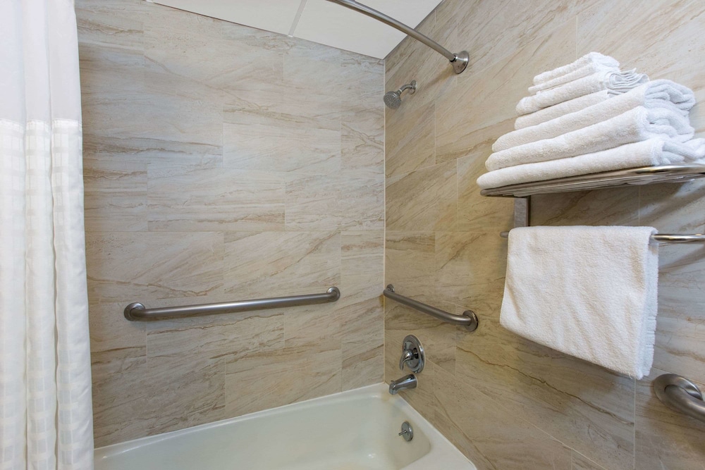 Room, 2 Double Beds, Non Smoking, Pool View (Mobility Accessible) - Photo 3