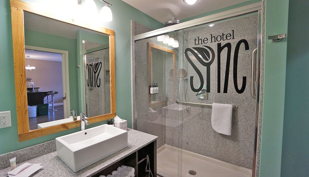 Superior Room, 2 Queen Beds (2 Queen Suite) photo 2