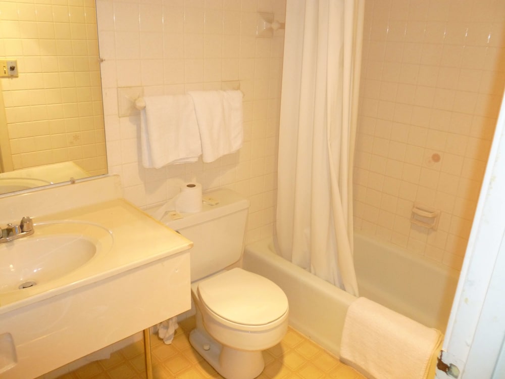 Room, 2 Double Beds, Non Smoking - Photo 2