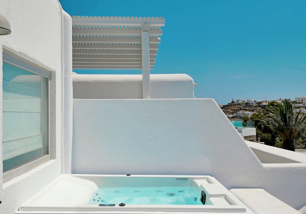 The Big Blue Suite / Sea View Jacuzzi photo 3